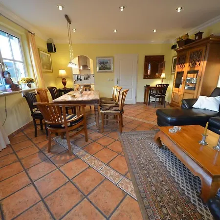 Ferienhaus-seeadler-in-gross-zicker-halbinsel-moenchgut Dom wakacyjny