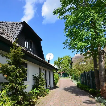 Ferienhaus-seeadler-in-gross-zicker-halbinsel-moenchgut Dom wakacyjny *