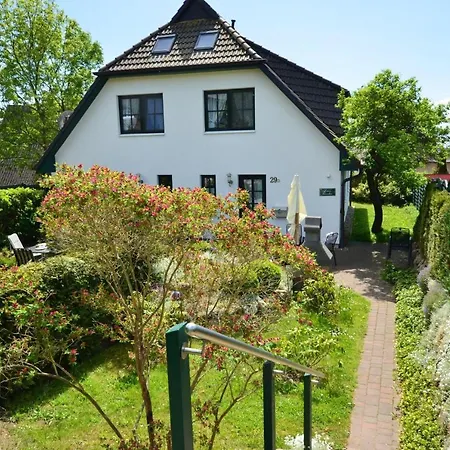 Ferienhaus-seeadler-in-gross-zicker-halbinsel-moenchgut Dom wakacyjny